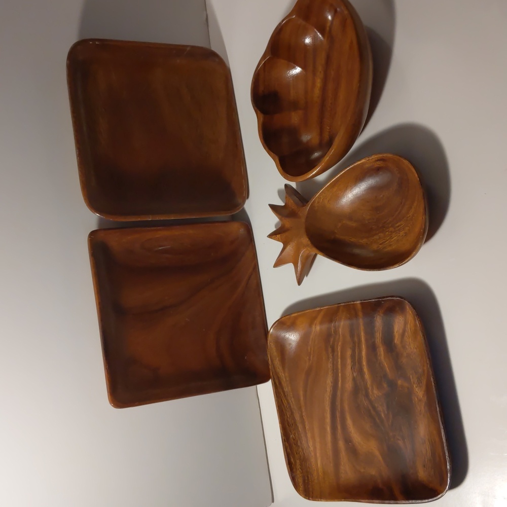 Vintage set of Monkey Pod salad plates pineapple shaped bowl and scalloped bowl
